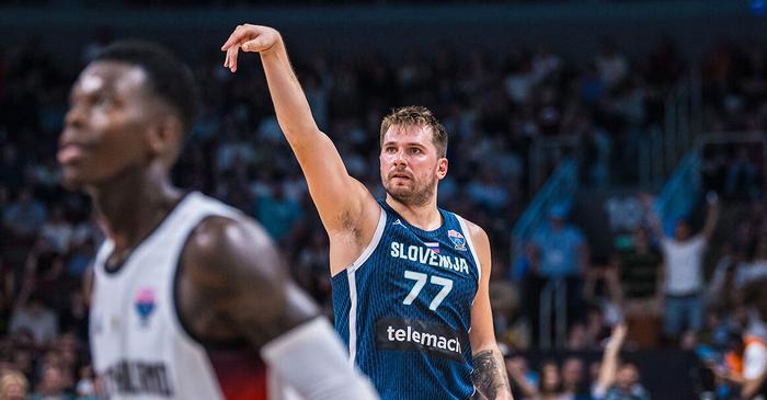 开云体育下载-不满吹罚 东契奇:比赛刚两分钟我因为喊了句Hello被吹技犯