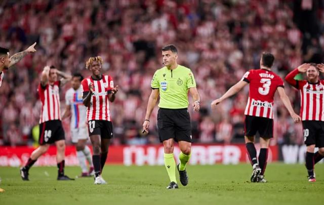 开云-Var救场,被控行贿裁判的巴萨一往无前